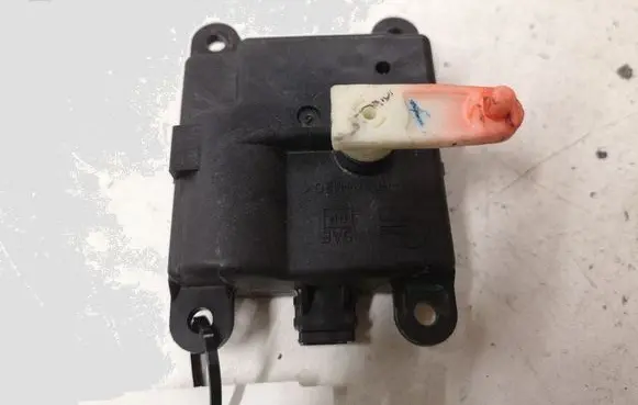 Nissan Qashqai Air flap motor/actuator A24820A3200000