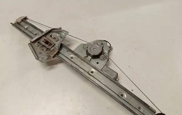 Suzuki Grand Vitara II Front door window regulator with motor 9346065J00 2621003530