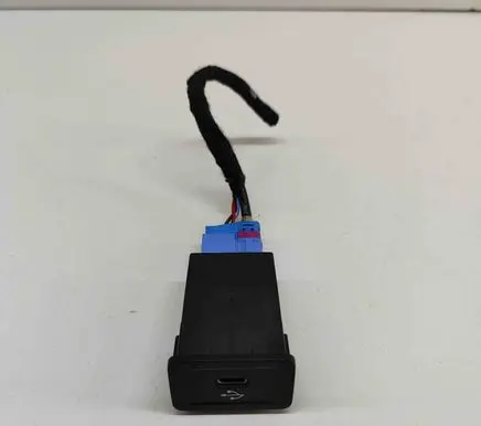Mercedes-Benz CLA C118 X118 USB socket connector A2478207302