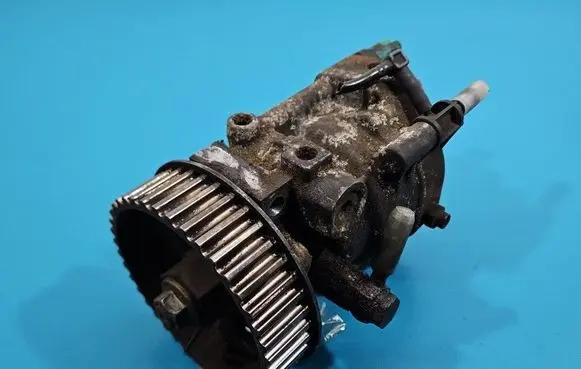 Renault Megane II Fuel injection high pressure pump R9042A040A IMPRK1543942