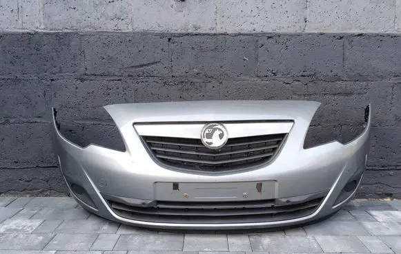 Opel Meriva B Front bumper 13267699
