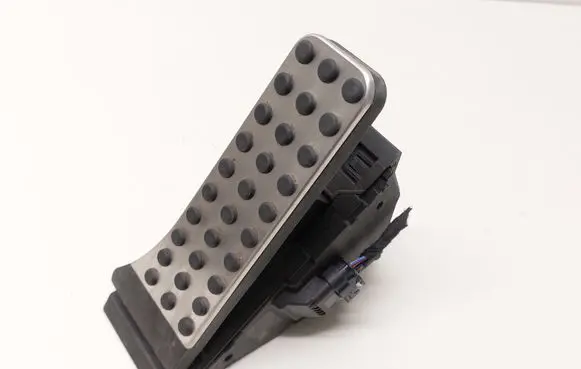 Mercedes-Benz C W206 Accelerator throttle pedal A2233000100