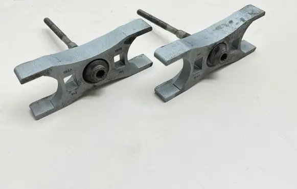 Volkswagen Touran III Fuel Injector clamp holder 04L216