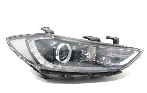 Hyundai Elantra VI Headlight/headlamp