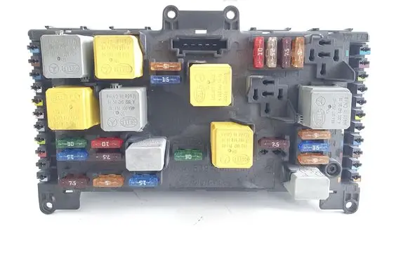 Mercedes-Benz Vito Viano W639 Fuse module 6395450201 A6395450401