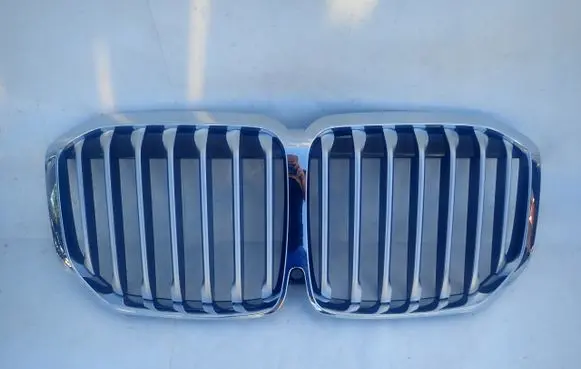 BMW X7 G07 Front bumper upper radiator grill