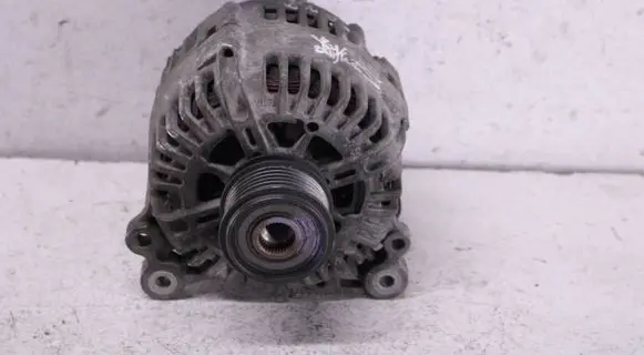 Volkswagen Touran I Generator/alternator 06F903023C