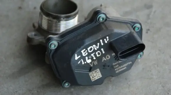 Volkswagen Golf SportWagen EGR valve 04L131501C