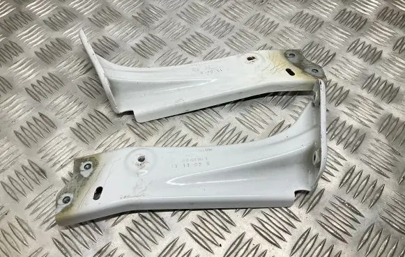 Skoda Octavia Mk3 (5E) Fender mounting bracket 5E0821142 5E0821141