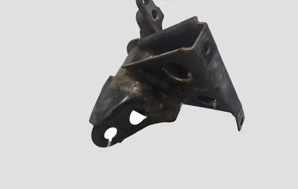 Nissan X-Trail T30 Engine mount bracket 62490LB