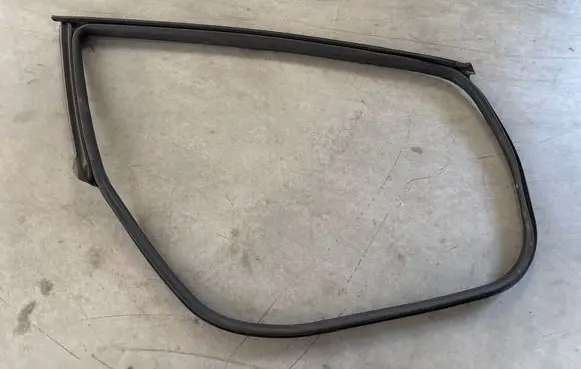 Maserati Ghibli Front door rubber seal 