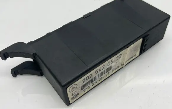 Mercedes-Benz C W202 Light module LCM 2025420532 5KG00709902