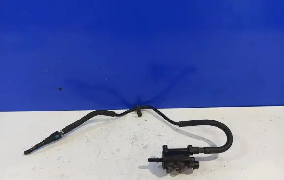 Engine mount vacuum valve