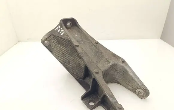 Volkswagen Transporter - Caravelle T5 Engine mounting bracket 7E0199343