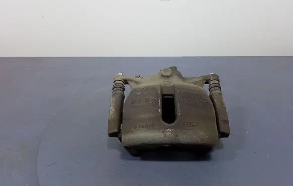 Volkswagen PASSAT CC Front brake caliper