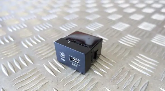 Hyundai Tucson TL USB socket connector 96120D3500