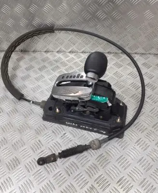 Skoda Fabia Mk1 (6Y) Gear selector/shifter in gearbox 