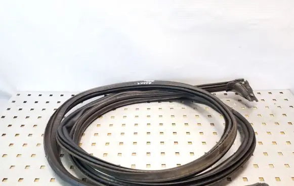 Citroen Berlingo Trunk rubber seal (body) 