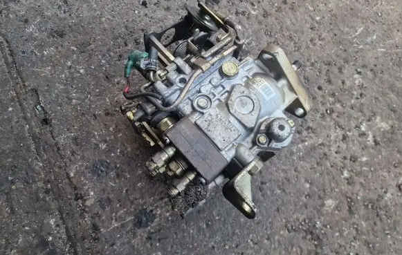 Nissan Primera Fuel injection high pressure pump 1670075J00 1047402600