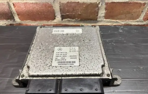 Mercedes-Benz Sprinter W906 Engine control unit/module A6519000700 28429285 A6519010600