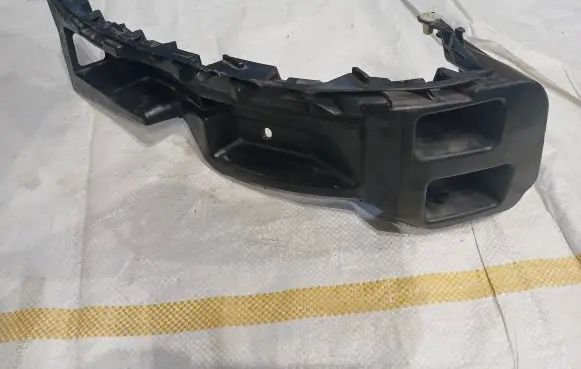 Porsche Cayenne (92A) Bumper support mounting bracket corner 7P5807393C