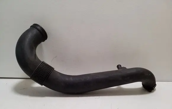 Iveco Daily 5th gen Turbo air intake inlet pipe/hose 5801317098
