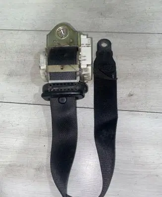 Ford Focus Front seatbelt 330323870