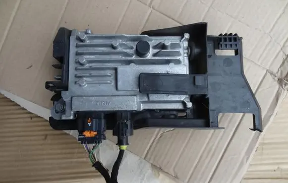 Peugeot 308 Start/Stop control module 9810858380