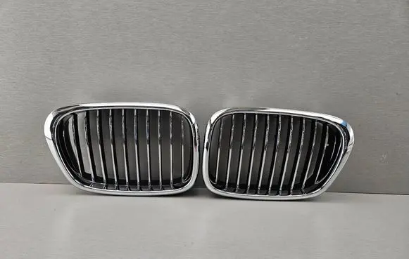 BMW 5 E39 Front bumper upper radiator grill 2497261 51132497261 2497262