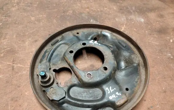 Jeep Cherokee III KJ Rear brake disc plate dust cover 