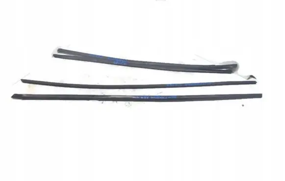 BMW 1 E81 E87 Front door glass trim molding 