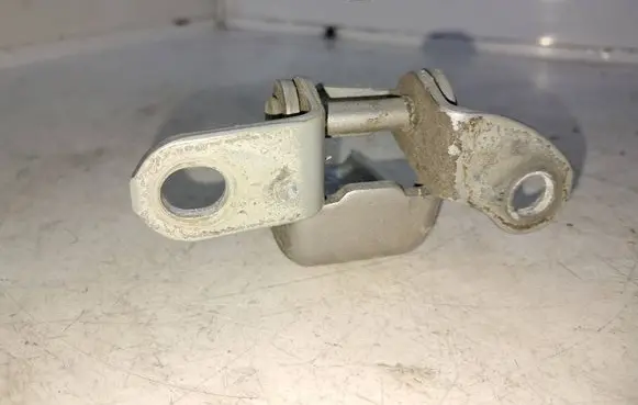 Toyota C-HR I Rear door lower hinge