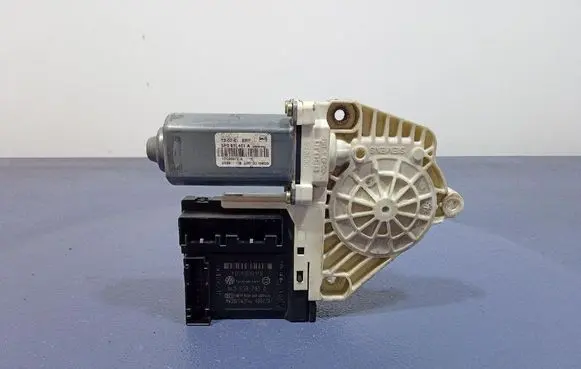 Seat Altea XL Front door window regulator with motor 5P0837401A