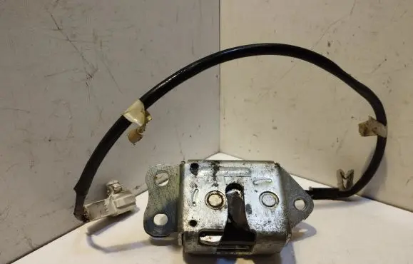 Toyota Yaris Tailgate lock latch 