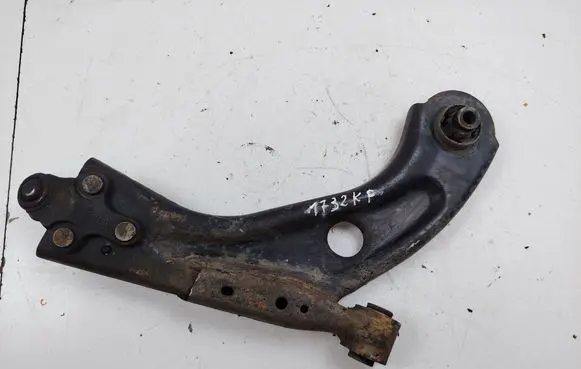 Peugeot 308 Front lower control arm/wishbone 