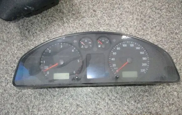 Volkswagen Transporter - Caravelle T5 Speedometer (instrument cluster) 7H0920860J