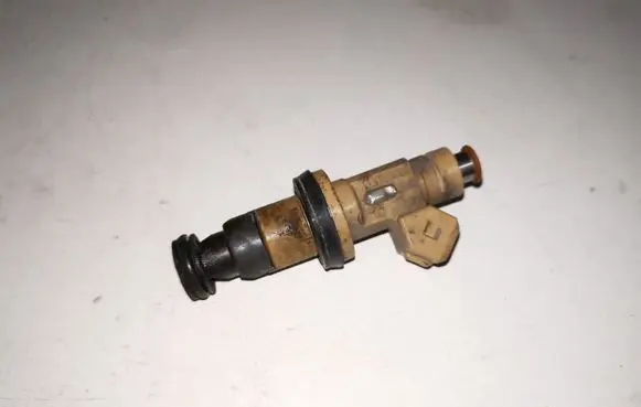 Volvo S80 Fuel injector 9125821