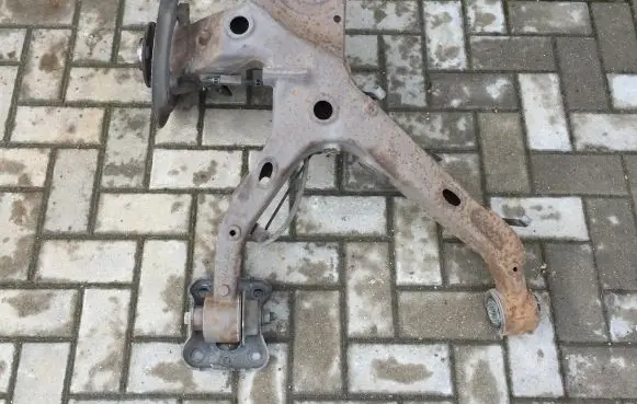 Rear wheel hub spindle/knuckle