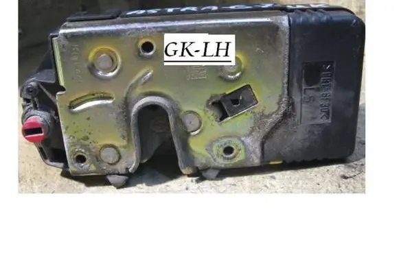 Opel Zafira A Rear door lock 90561157