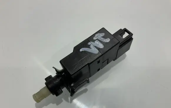 Mercedes-Benz E W211 Brake pedal sensor switch 0015454009 A0015454009