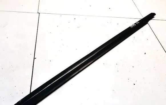 Mercedes-Benz GL X164 Front door glass trim molding s16125 s1-6125