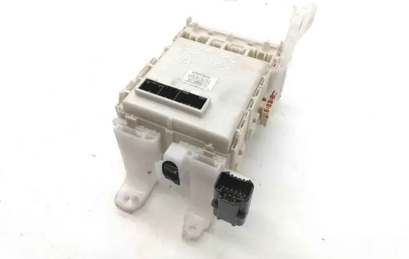 Toyota Verso-S Central body control module 827300F060D