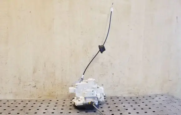 Seat Exeo (3R) Front door lock