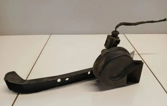 Audi A8 S8 D3 4E Horn signal 007728 A28657625 E1000233