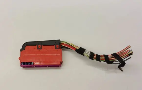 Volkswagen PASSAT B8 Fuse module 4F1941824B