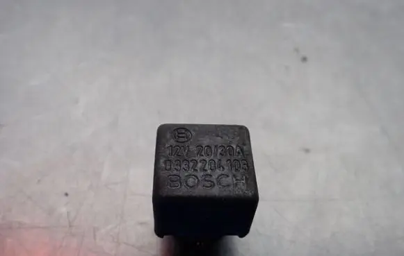 Mercedes-Benz T1 Combustion relay 0332204103