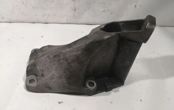 Audi A6 S6 C5 4B Engine mounting bracket 8D0199307P
