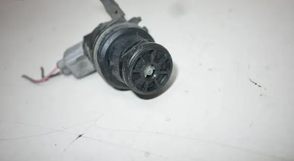 Mazda CX-7 Windscreen/windshield washer pump 8603109120