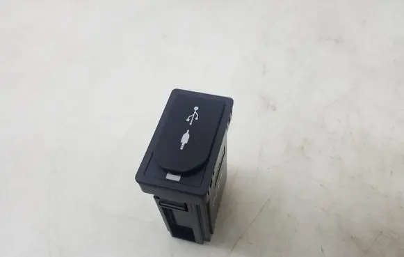 Lexus IS III XE30 AUX in-socket connector 8619053051