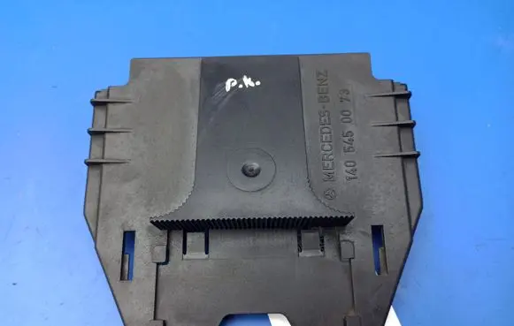 Mercedes-Benz S W140 Fuse box cover 1405450073